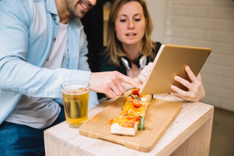 The Algorithm Behind Restaurant Hype: Who Actually Controls Food Trends?